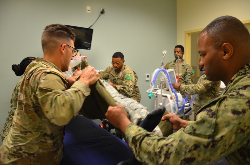 METC Trains Army, Navy Students to be Respiratory Therapy Techs