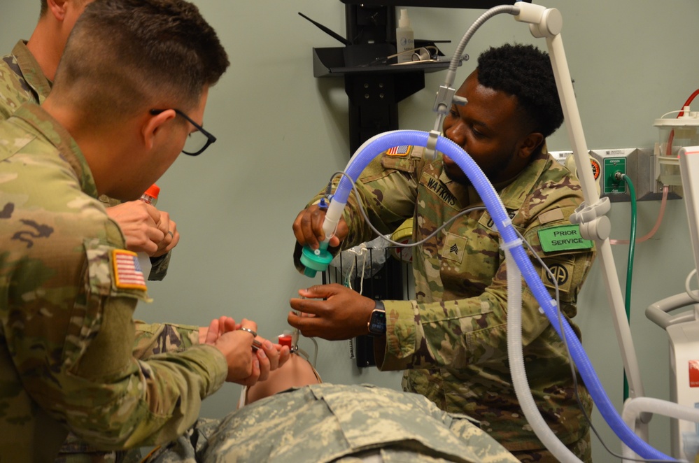 METC Trains Army, Navy Students to be Respiratory Therapy Techs