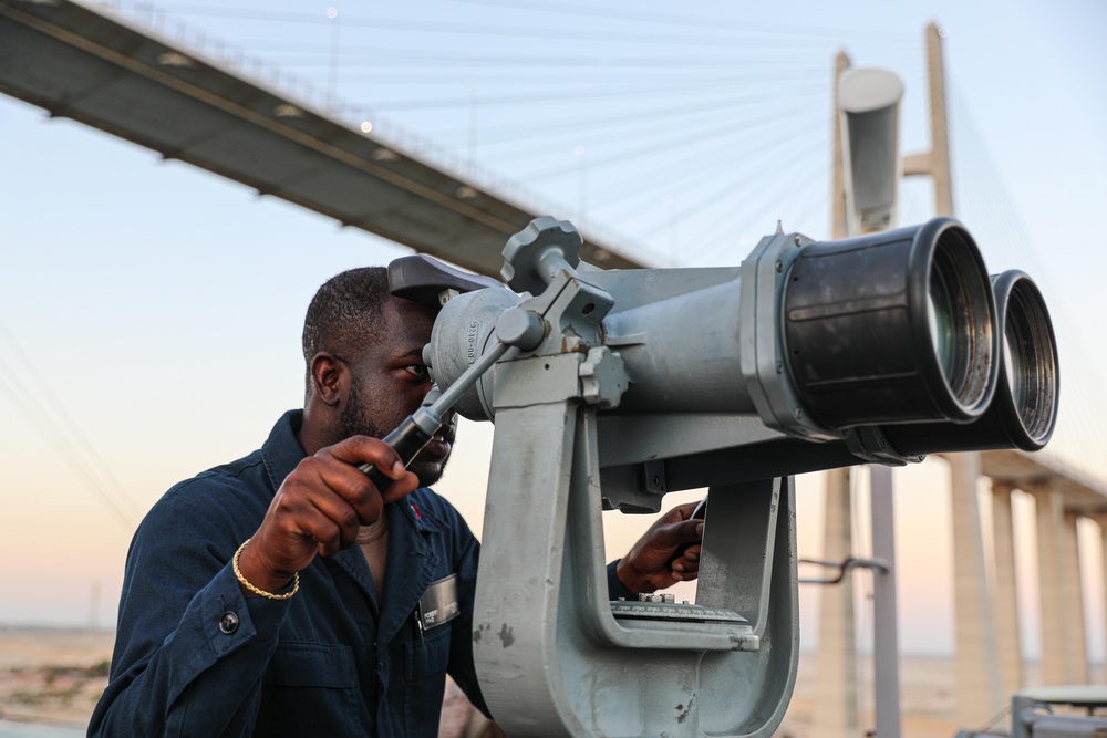 USS Carter Hall Transits Suez Canal