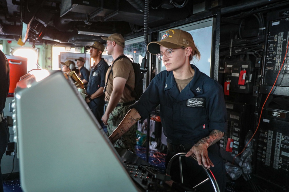 USS Carter Hall Transits Suez Canal