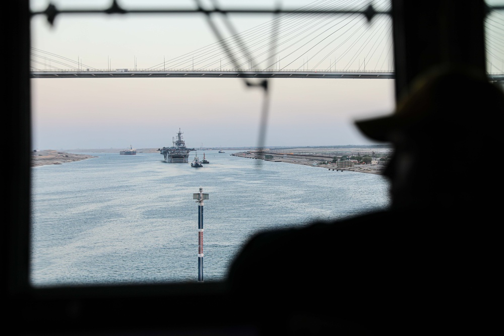 USS Carter Hall Transits Suez Canal