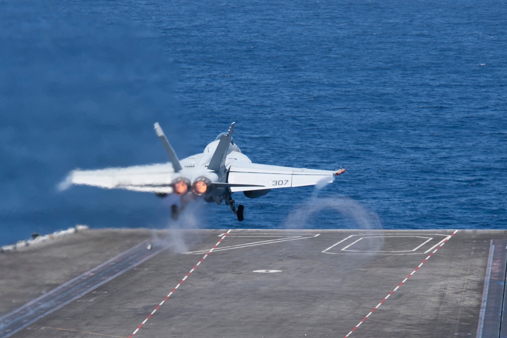 USS Carl Vinson (CVN 70) Conducts Flight Operations