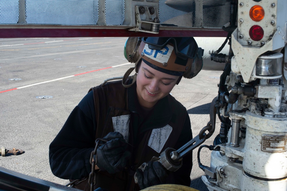 USS Carl Vinson (CVN 70) Sailors Conducts Maintenance