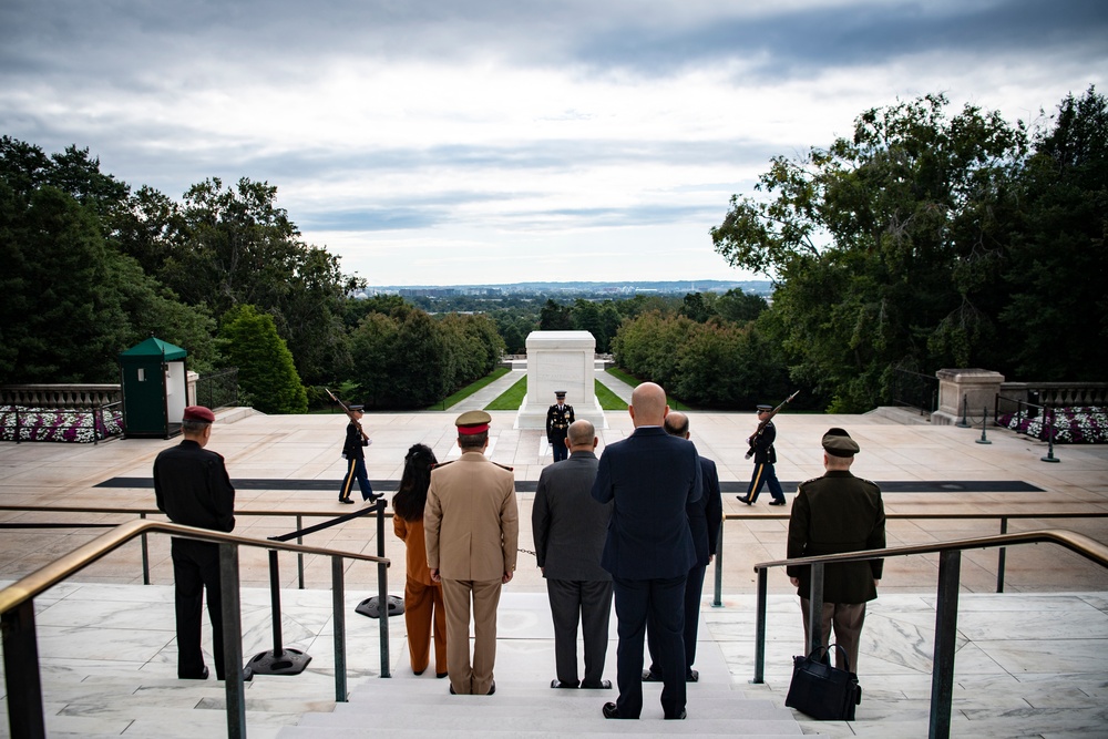 Iraqi Minister of Defense Thabit Muhammad Al-Abassi Participates in a Public Wreath-Laying Ceremony at the Tomb of the Unknown Soldier