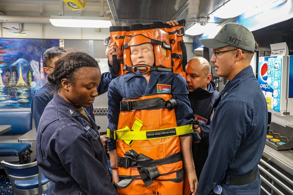 USS Benfold Conducts Medical Training