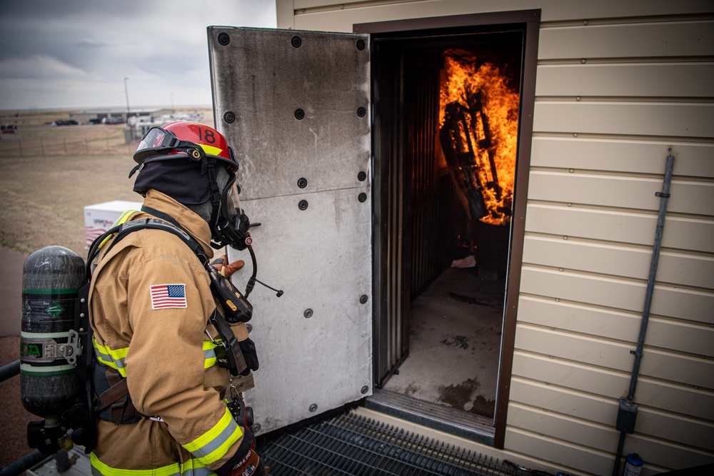 Col Hanson Visits the Schriever SFB Fire Department