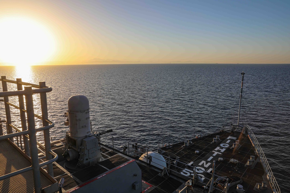 USS Carter Hall Transits Red Sea