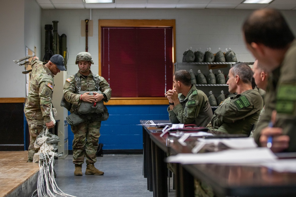 DVIDS - Images - CENTCOM, IDF leaders visit Fort Liberty [Image 4 of 8]