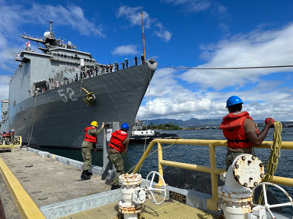 USS Pearl Harbor Arrives at Joint Base Pearl Harbor-Hickam