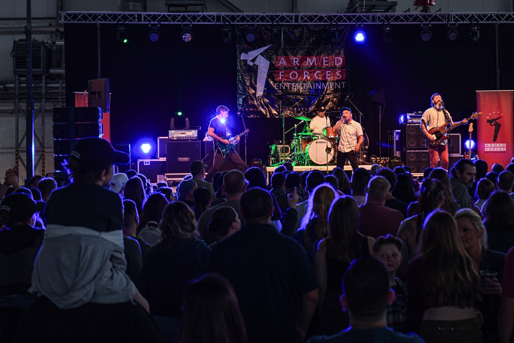 Hoobastank visits Ramstein