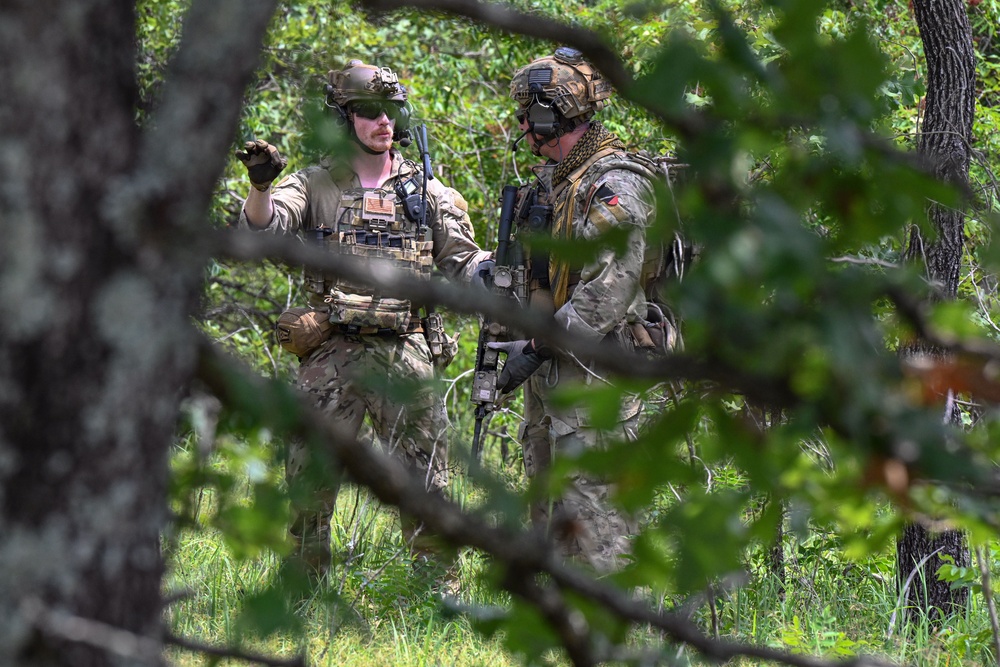 Black Knights execute fly-away field training exercise