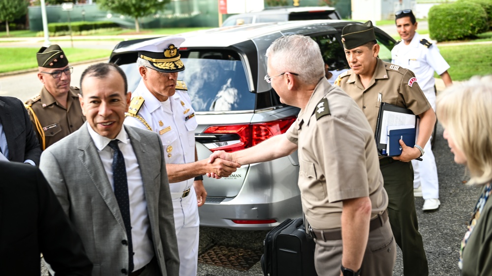 Peruvian Minister of Defense speaks to Class 63