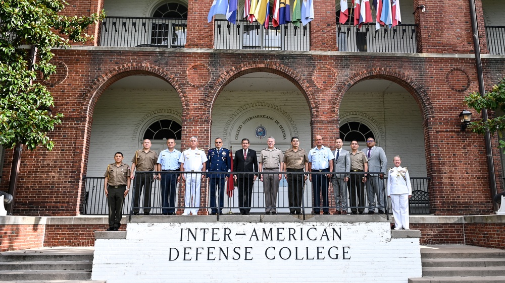 Peruvian Minister of Defense speaks to Class 63