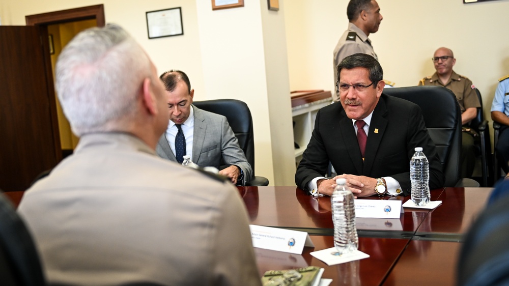 Peruvian Minister of Defense speaks to Class 63