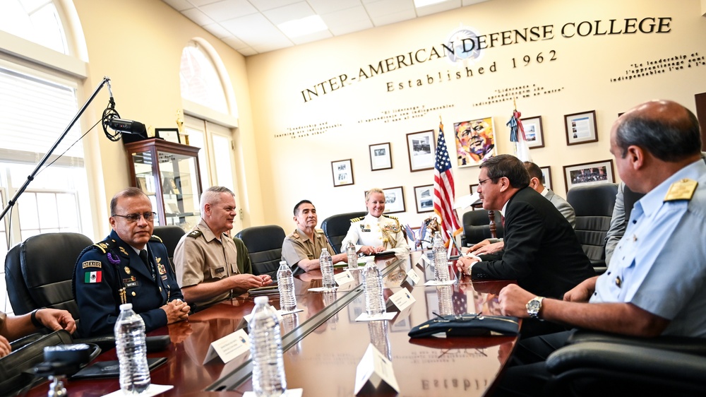 Peruvian Minister of Defense speaks to Class 63