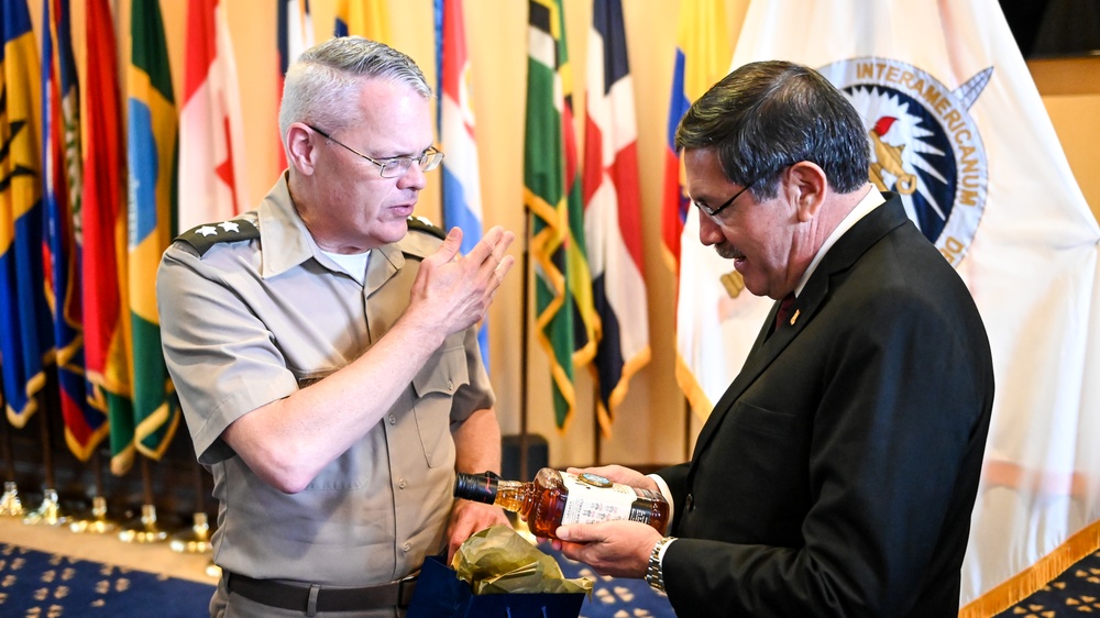 Peruvian Minister of Defense speaks to Class 63