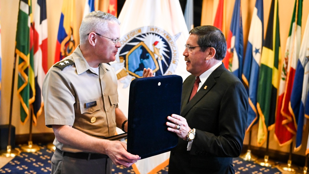 Peruvian Minister of Defense speaks to Class 63