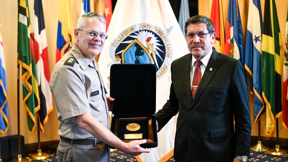 Peruvian Minister of Defense speaks to Class 63