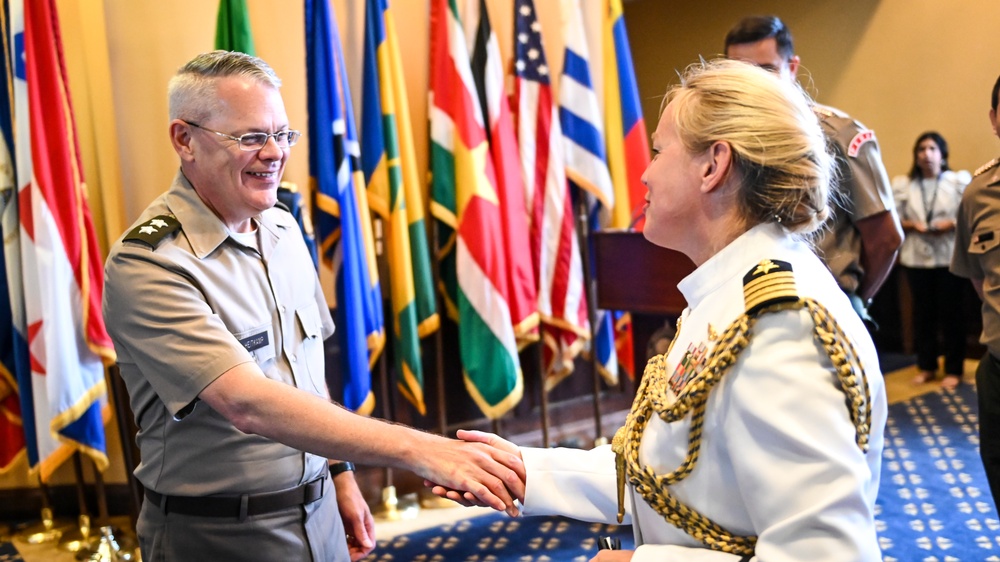 Peruvian Minister of Defense speaks to Class 63