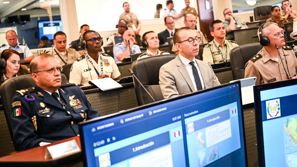 Peruvian Minister of Defense speaks to Class 63