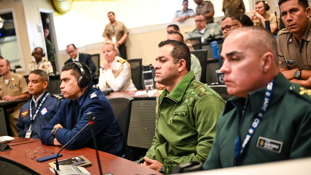 Peruvian Minister of Defense speaks to Class 63