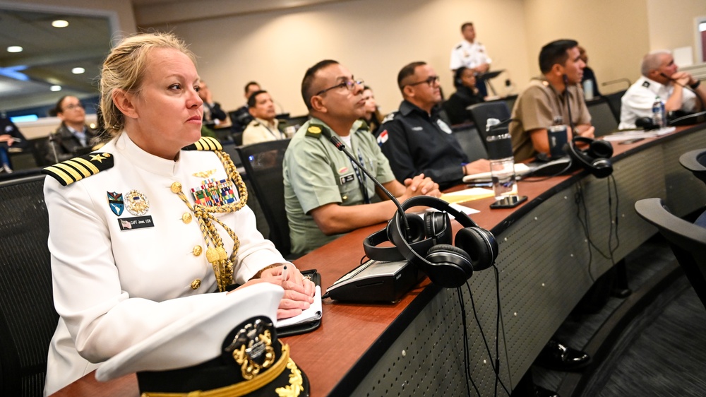 Peruvian Minister of Defense speaks to Class 63