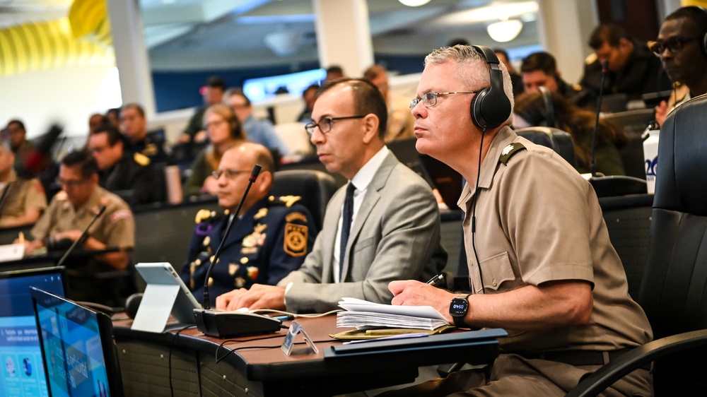 Peruvian Minister of Defense speaks to Class 63