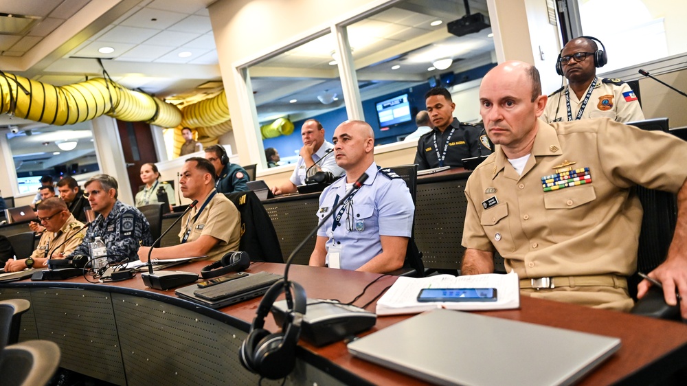 Peruvian Minister of Defense speaks to Class 63