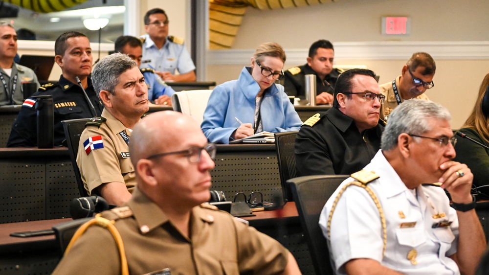 Peruvian Minister of Defense speaks to Class 63