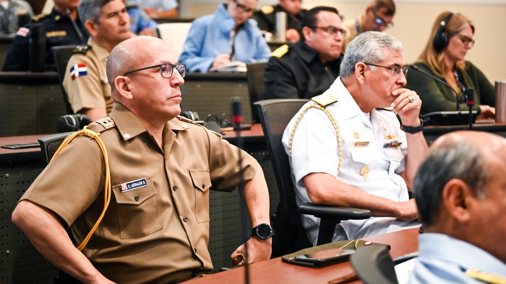 Peruvian Minister of Defense speaks to Class 63