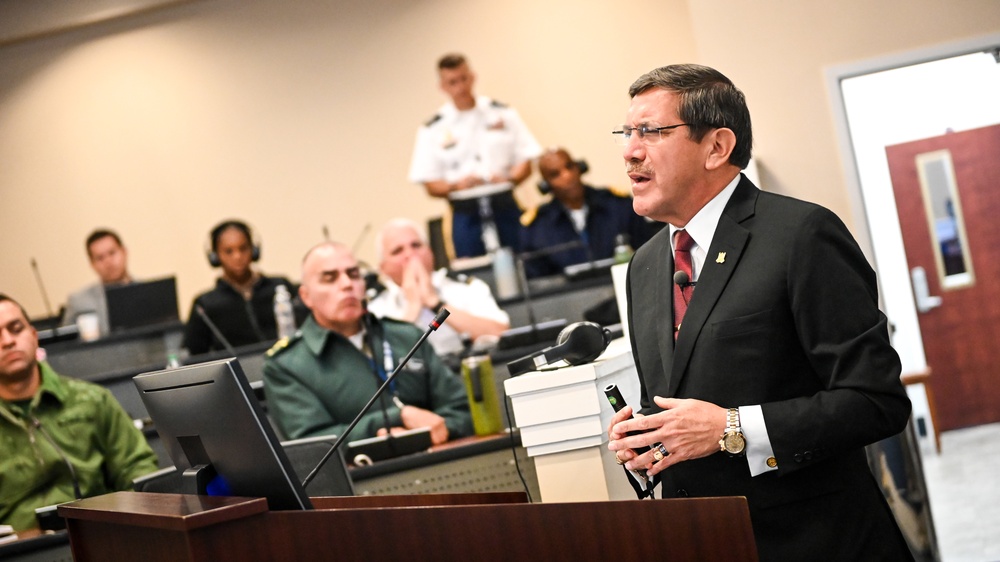 Peruvian Minister of Defense speaks to Class 63