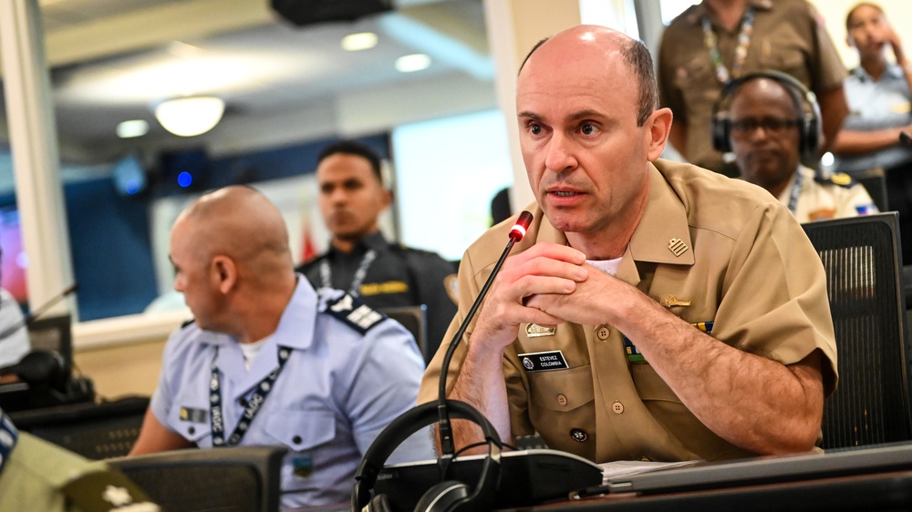 Peruvian Minister of Defense speaks to Class 63