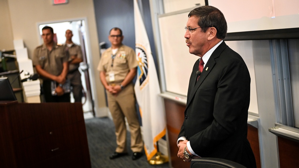 Peruvian Minister of Defense speaks to Class 63