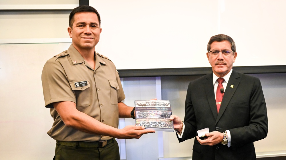 Peruvian Minister of Defense speaks to Class 63