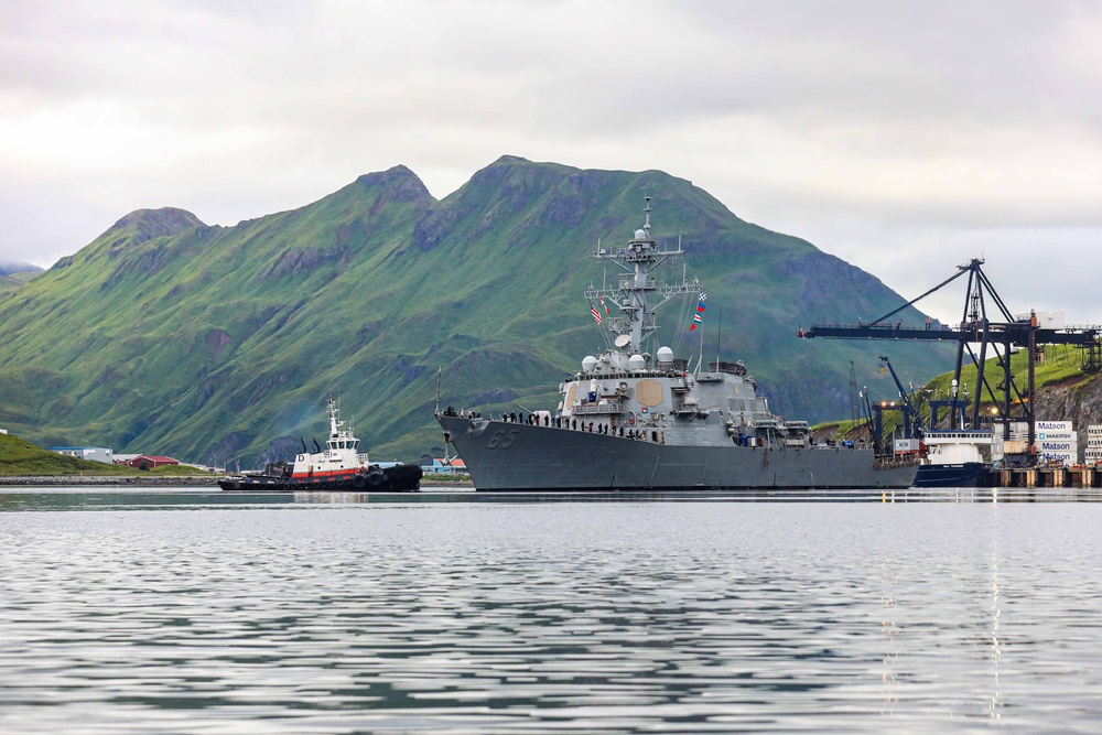 USS Benfold Gets Underway