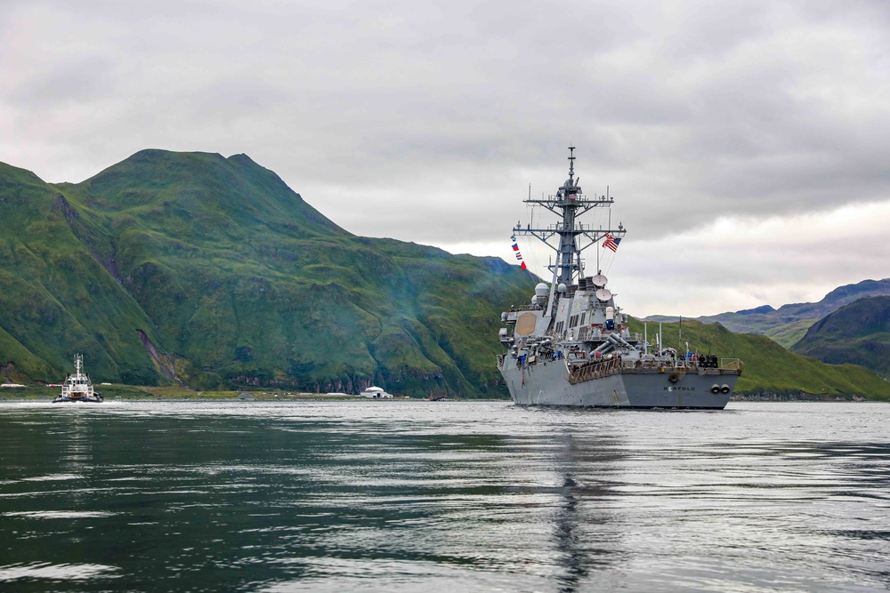 USS Benfold Gets Underway