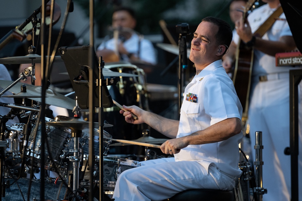 Navy Band performs at the Navy Memorial