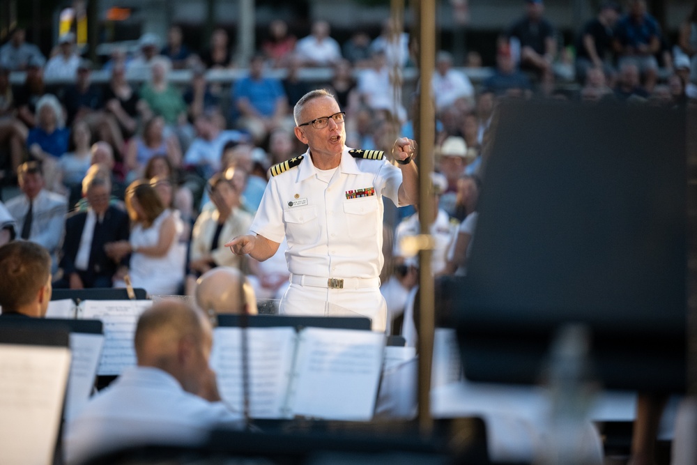 Navy Band performs at the Navy Memorial