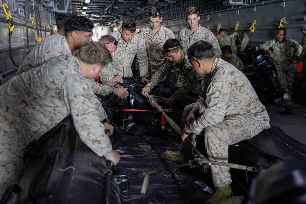 U.S. Marines, Mexican forces rehearse zodiac boat inserts during exercise Phoenix/Aztec Alligator 2023