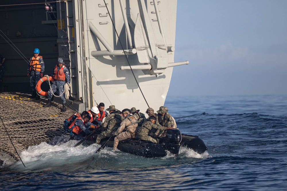 U.S. Marines, Mexican forces rehearse zodiac boat inserts during exercise Phoenix/Aztec Alligator 2023