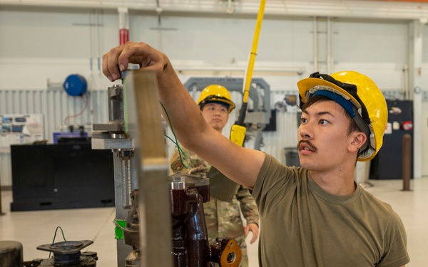 3rd MXS propulsion Airmen service F-22 Raptor engine