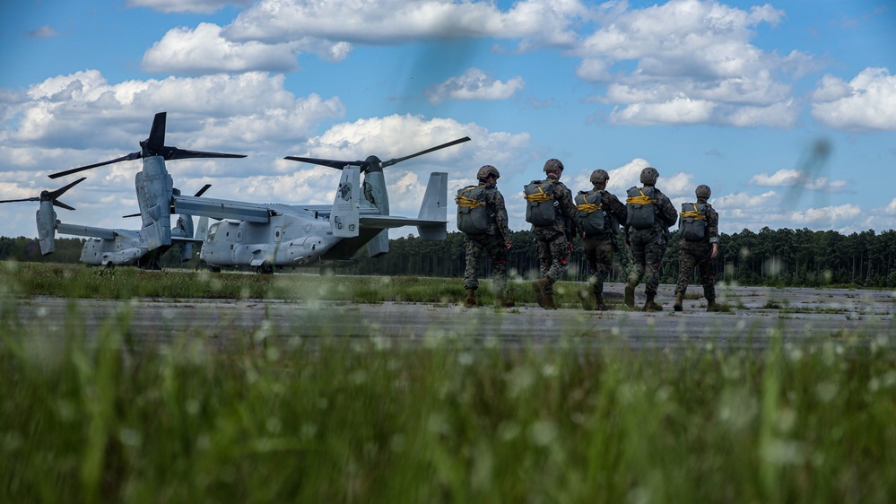 2nd Air Delivery Platoon and 2nd Reconnaissance Battalion Conducts a Static-Line Jump