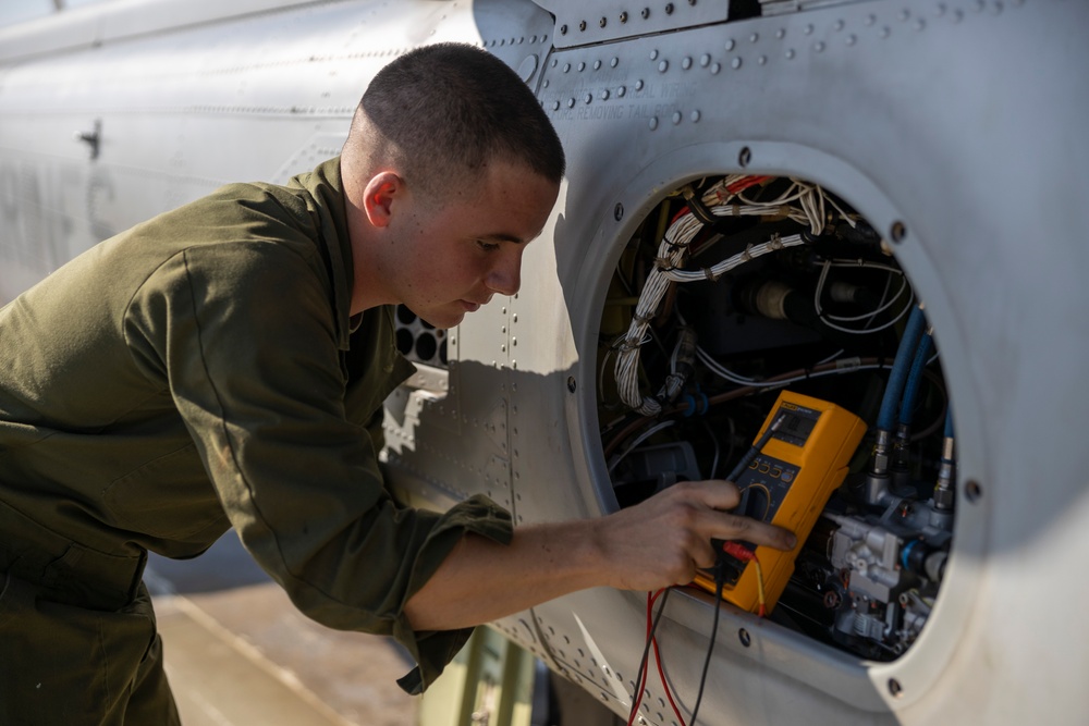 MRF-D Marines maintain AH-1Z Viper