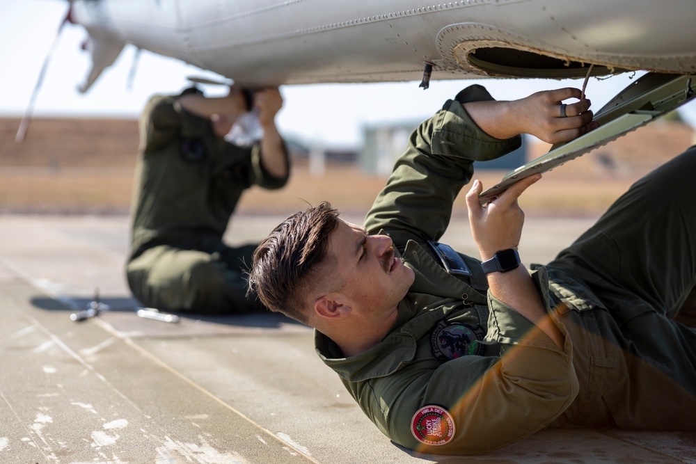 MRF-D Marines maintain AH-1Z Viper