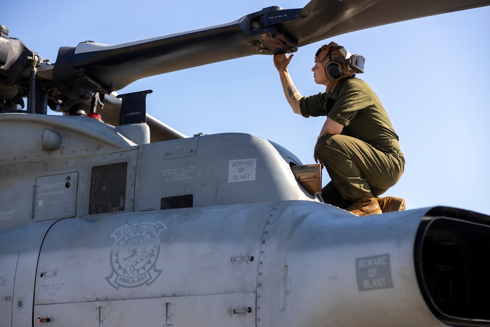 MRF-D Marines maintain AH-1Z Viper