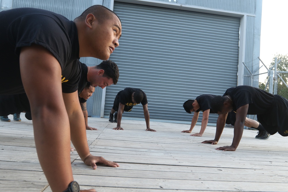 10th Mountain Division HHBN Soldiers compete for the gauntlet