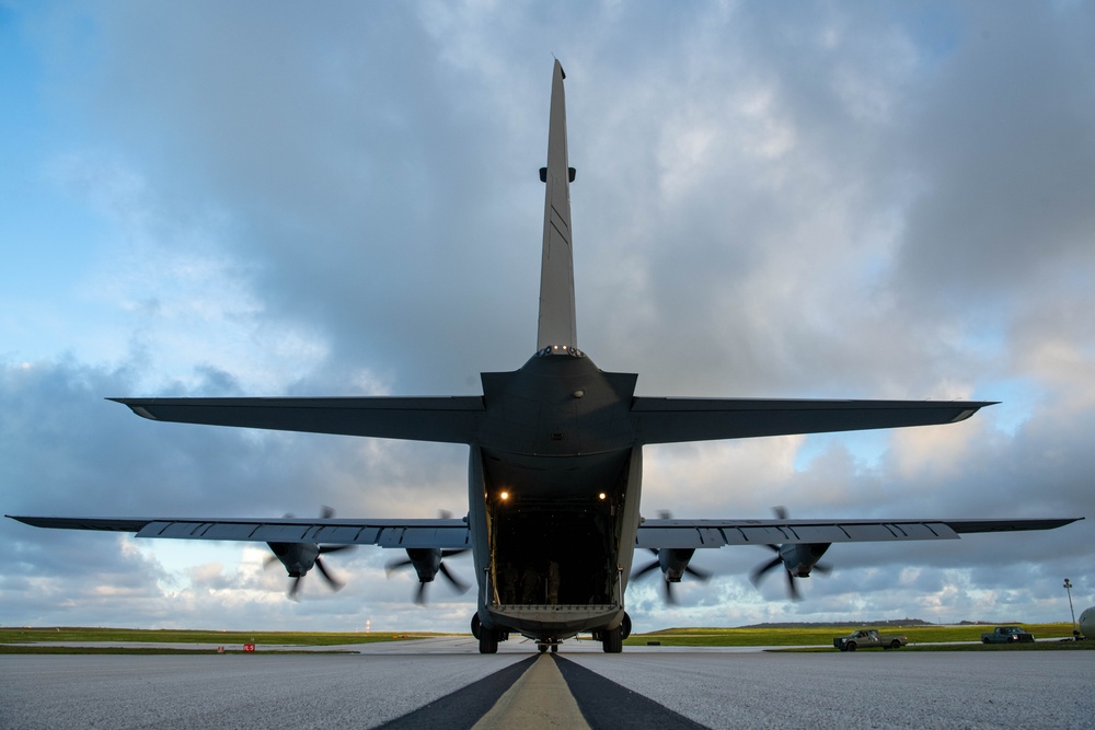 U.S. Army “Raiders” offload a C-130 during Mobility Guardian 23