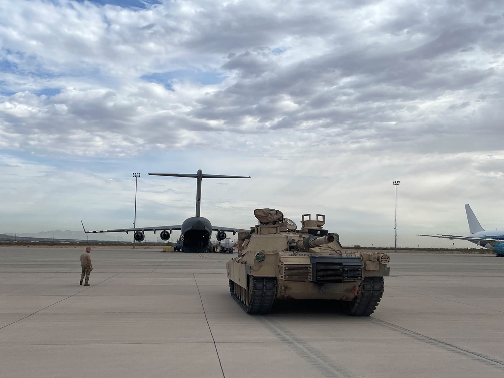 758th Airlift Squadron tests its strength with 1st Armored Division