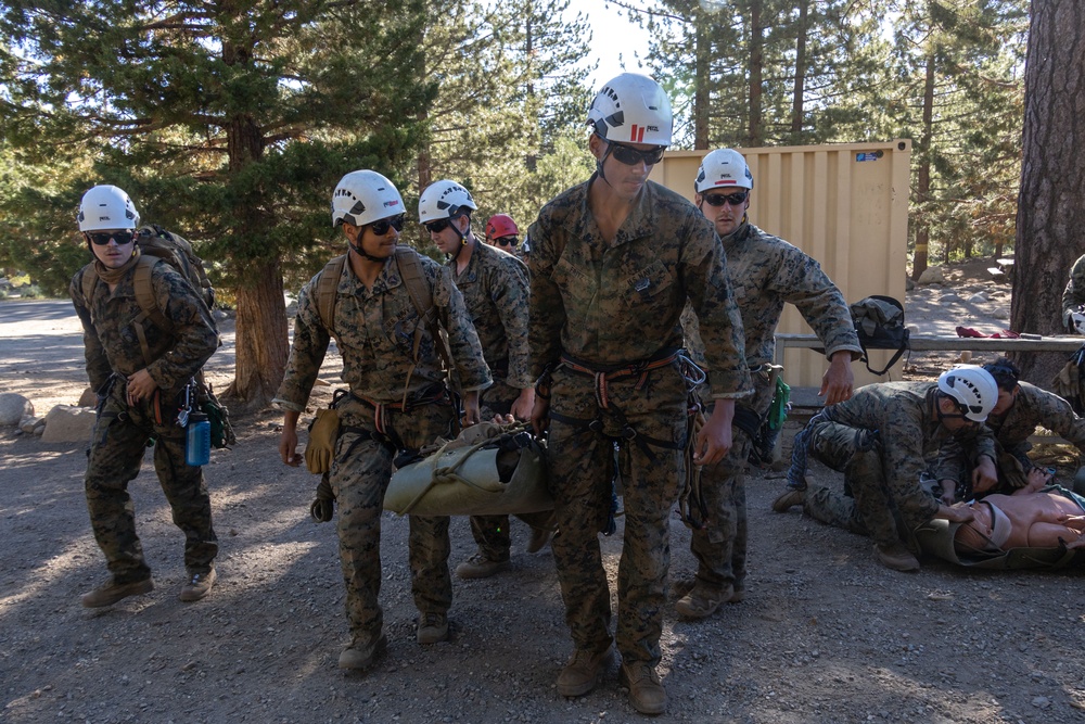 Mountain Medicine 1-23 conduct raise and lowering practice