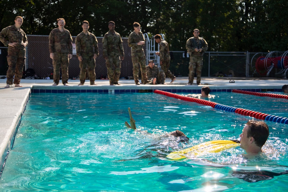 8th PSYOP Group Combat Water Survival Training